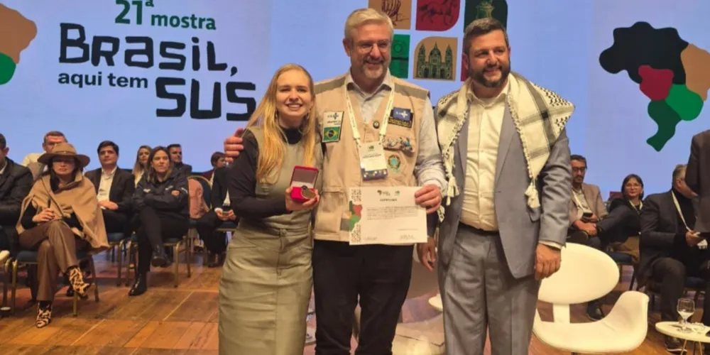 Jéssica Marin, coordenadora do projeto, recebeu a premiação nesta terça