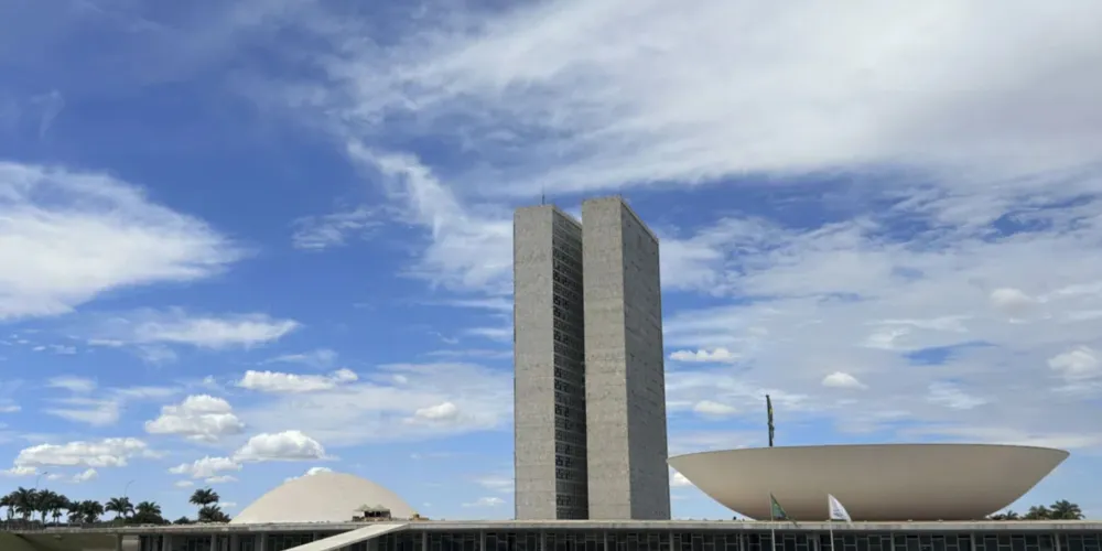 A proposta autoriza o governo federal a extinguir a taxação de 20% nas compras internacionais de até US$ 50