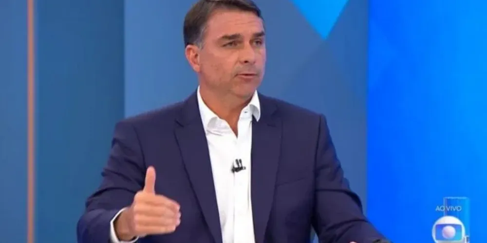 Flávio Bolsonaro (PL) concedeu entrevista à bancada do Jornal Nacional, na Globo