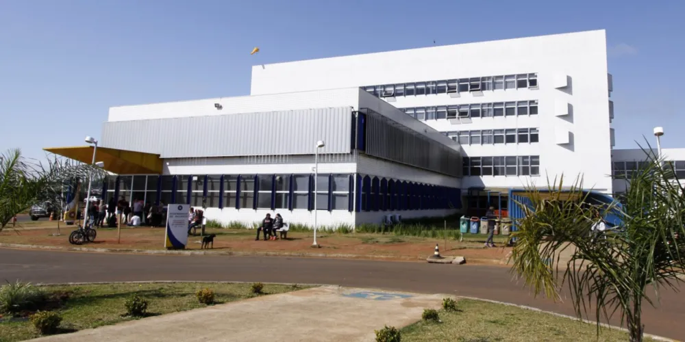 Homem está internado na Unidade de Terapia Intensiva (UTI) do Hospital Universitário Regional dos Campos Gerais
