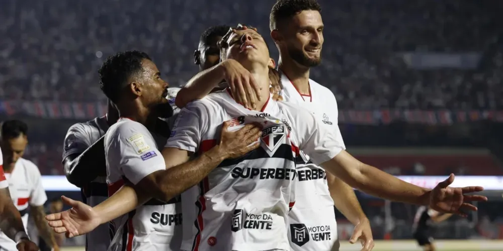 Gustavo Santana celebra seu gol na vitória do São Paulo sobre o RB Bragantino