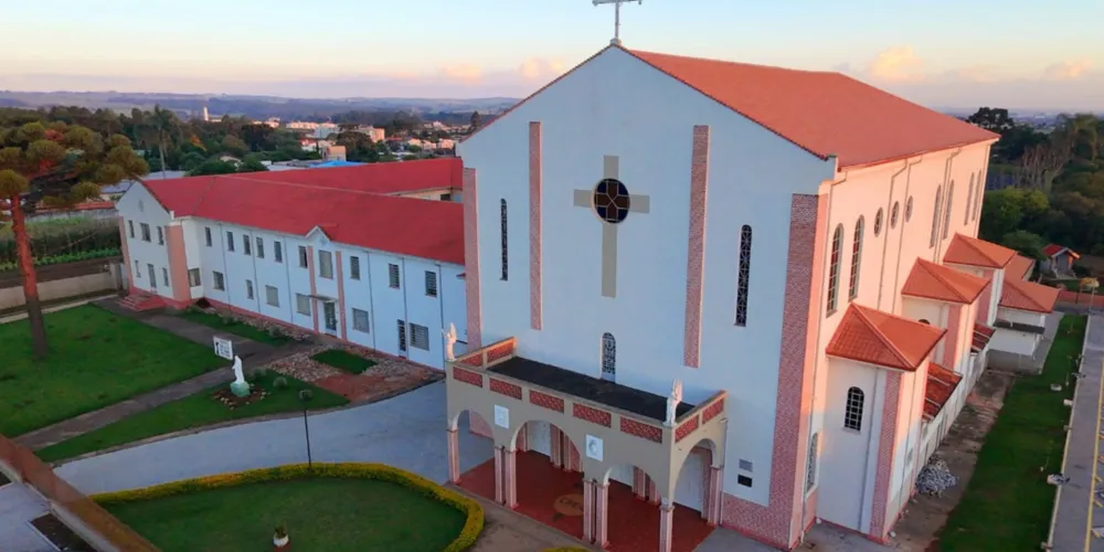 Paróquia Senhor Bom Jesus, no bairro Uvaranas, em Ponta Grossa