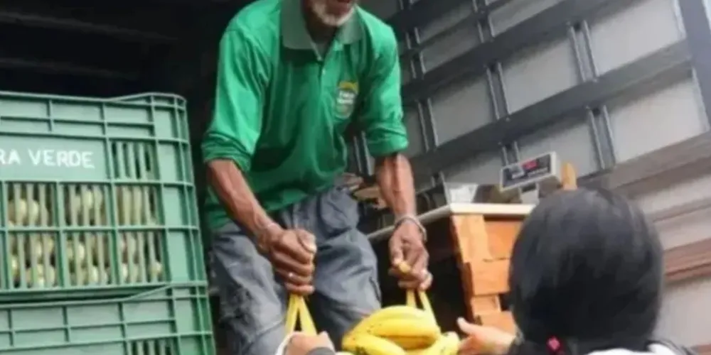 População pode trocar materiais recicláveis por frutas e verduras no Feira Verde