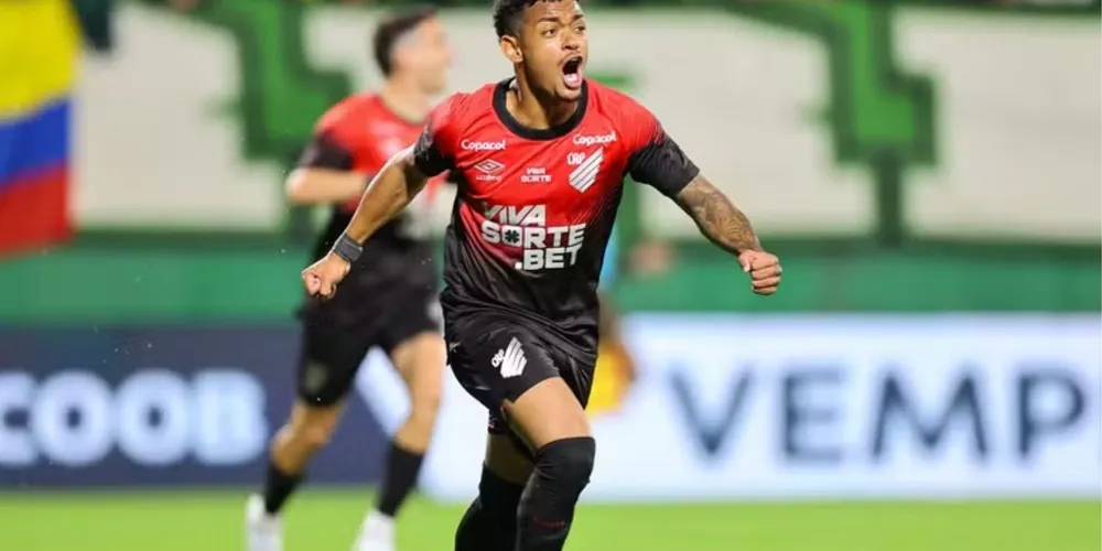 Léo Derik, do Athletico-PR, é condenado a 13 anos de prisão por dois estupros
