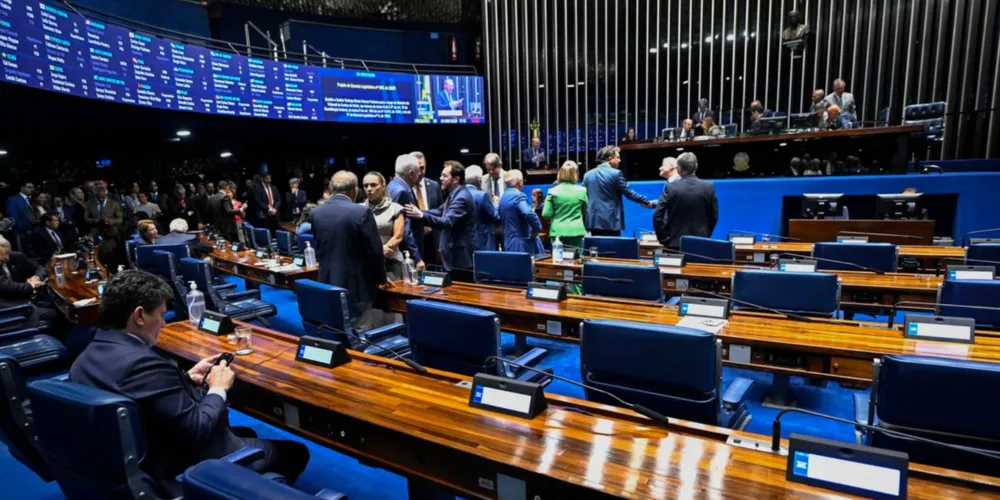 O quórum para aprovação de uma PEC é de três quintos dos votos (60%) dos senadores