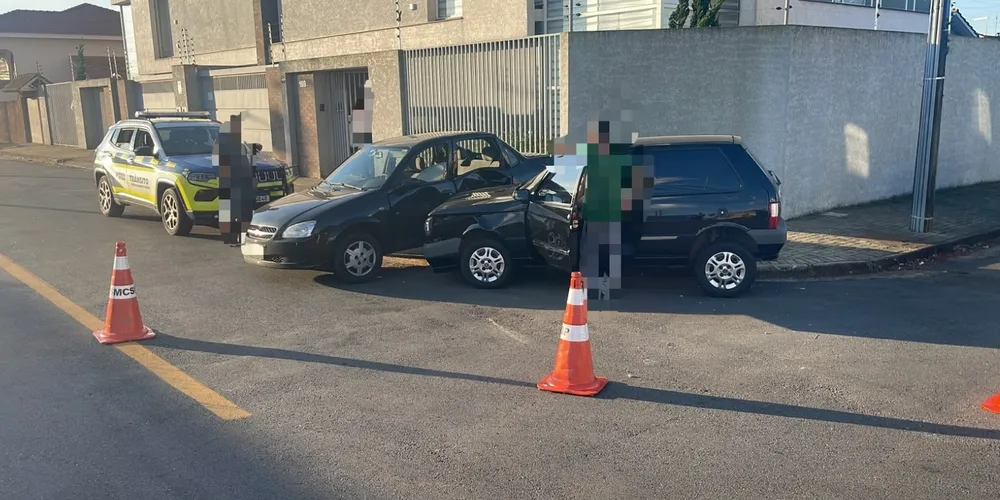 Colisão entre veículos no bairro Colônia Dona Luiza