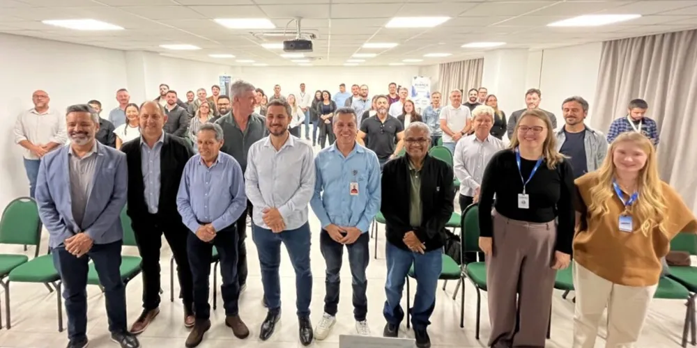 Encontro realizado na sede da Associação Comercial, Industrial e Empresarial de Ponta Grossa (ACIPG), reuniu representantes dos 13 municípios da Associação dos Municípios dos Campos Gerais (AMCG) que integram o projeto