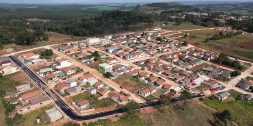 O pacote incluiu obras de cascalhagem, como a recuperação de estradas rurais, e ações para reconstrução e/ou substituição de pontes