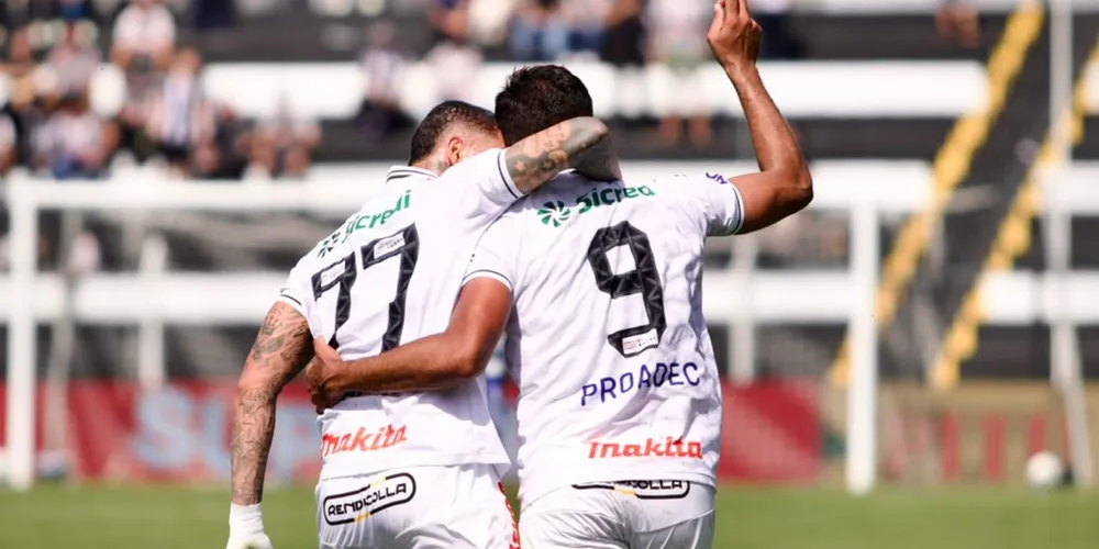 Mingotti abre o placar diante do Avaí, no Estádio Germano Krüger