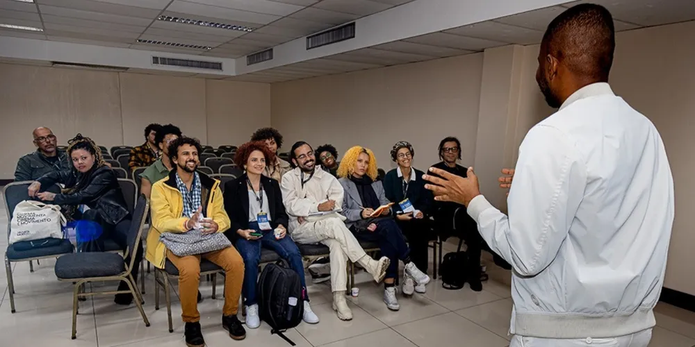 Os inscritos participam de mentorias, palestras e rodadas de pitching