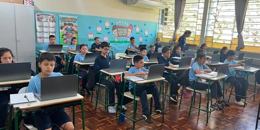 O uso individual dos notebooks proporcionou uma nova experiência à turma durante a videoaula sobre materiais sustentáveis