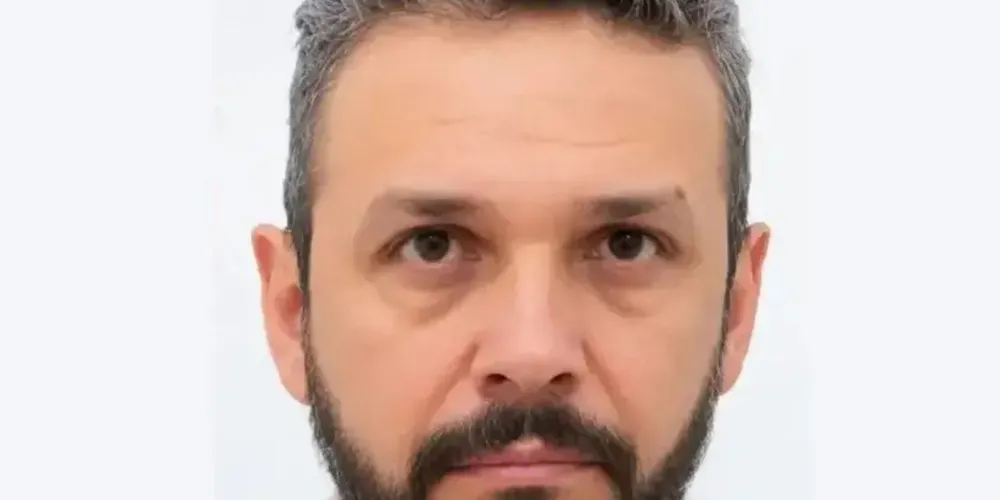 Márcio estava na calçada quando a caminhonete avançou sobre o local e o atingiu