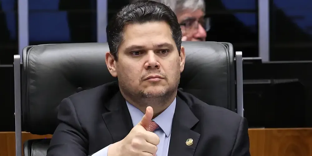 A PEC estava na mesa do senador desde o final de maio, depois de aprovada na Câmara dos Deputados