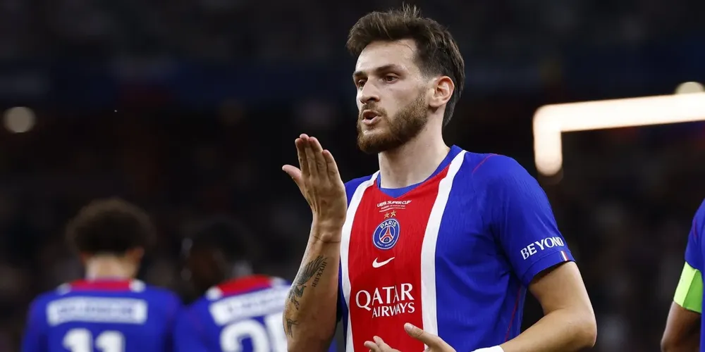 Kvaratskhelia, atacante do PSG