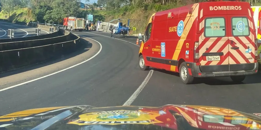 A pista no sentido Mauá da Serra - Ortigueira ficou totalmente interditada entre as 15:45 e as 18:10