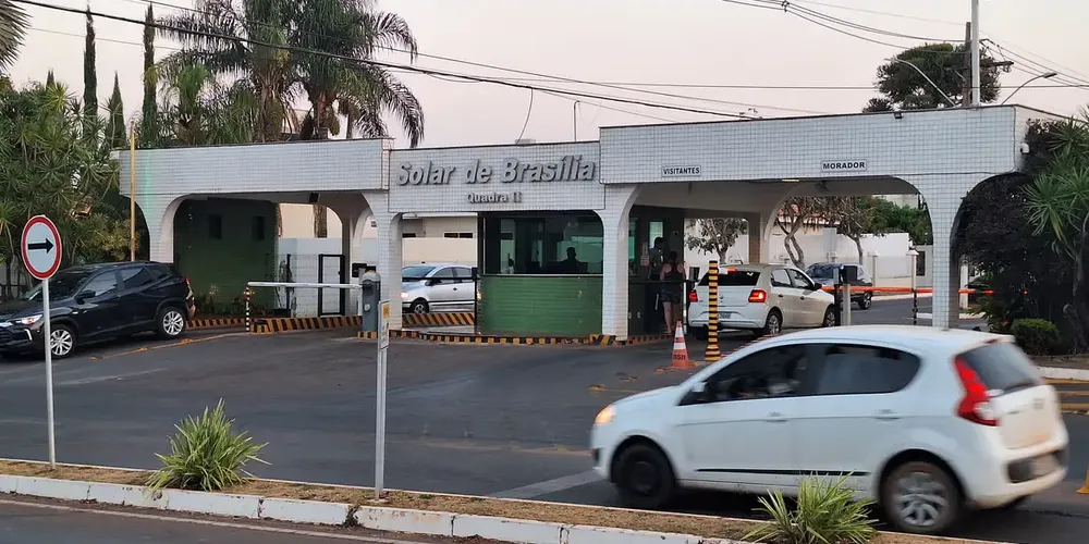 Na mesma decisão, Moraes acrescentou que o ex-presidente está proibido de receber visitas com finalidade político-eleitoral até o término das eleições de outubro