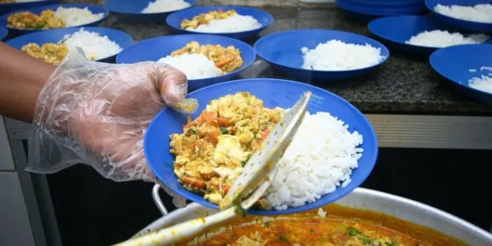 A proposta busca evitar o desperdício de alimentos preparados e não consumidos pelos estudantes