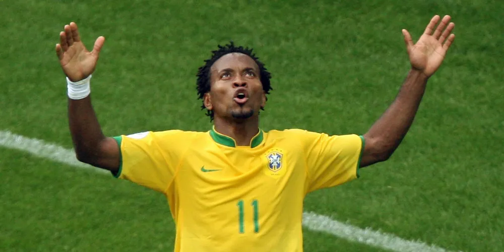 Zé Roberto atuando com a Amarelinha na Copa do Mundo de 2006