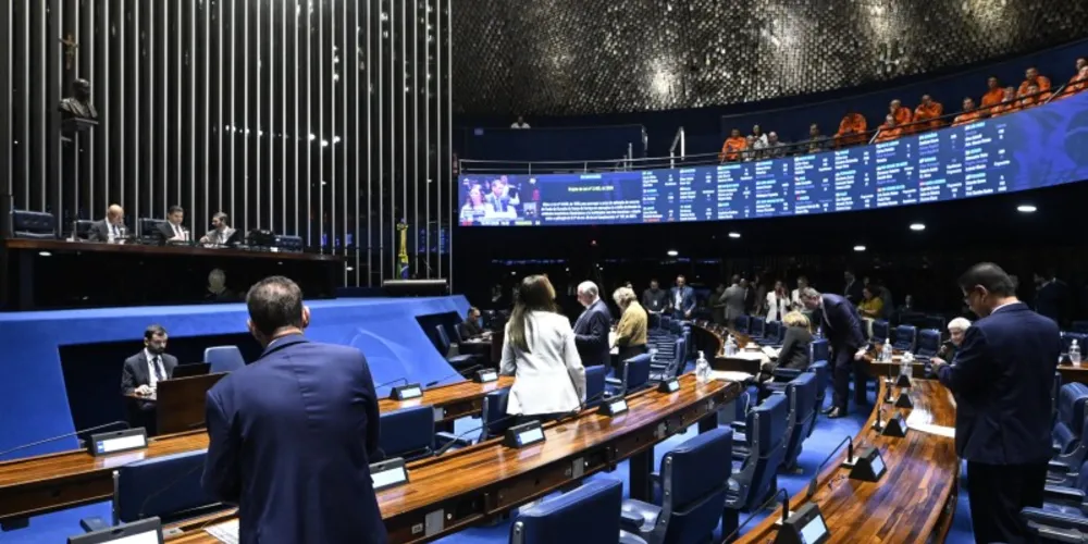 Proposta endurece penas para crimes contra profissionais da saúde e da educação