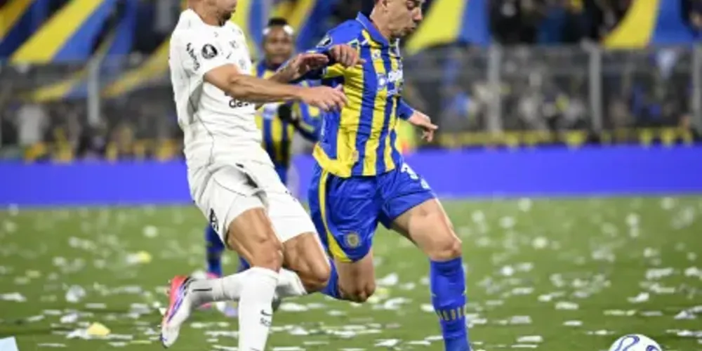Rosario Central e Corinthians fizeram uma partida disputada, com algumas entradas mais duras.