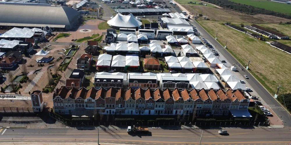 Parque Tecnológico Agroleite, em Castro (PR), se prepara para receber a 26ª edição da maior feira da cadeia do leite da América Latina, que conta com o patrocínio de 125 empresas do setor agropecuário
