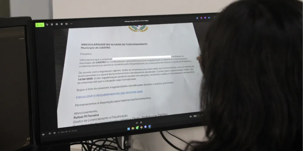 Mensagens induzem empresários ao afirmar que o CNPJ da empresa apresenta uma suposta irregularidade relacionada ao alvará