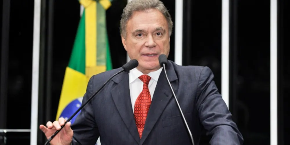 Álvaro Dias oficializou sua candidatura ao Senado pelo MDB na convenção do partido neste domingo (2)