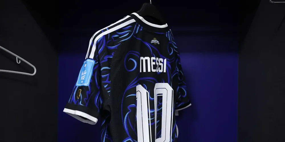 A escolha do uniforme alternativo foi uma decisão da Argentina, após 40 anos do duelo histórico entre as duas equipes