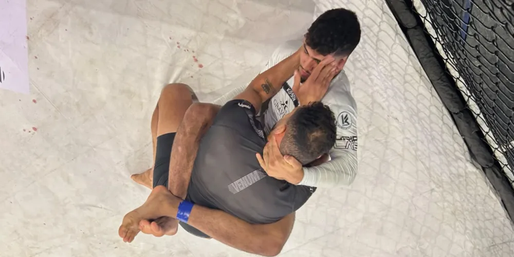 Lutador de apenas 18 anos finaliza em menos de 1 minuto e meio