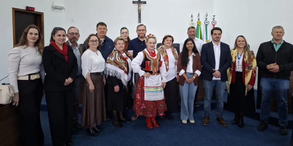 Professores, autoridades e Cientistas Poloneses participaram do lançamento