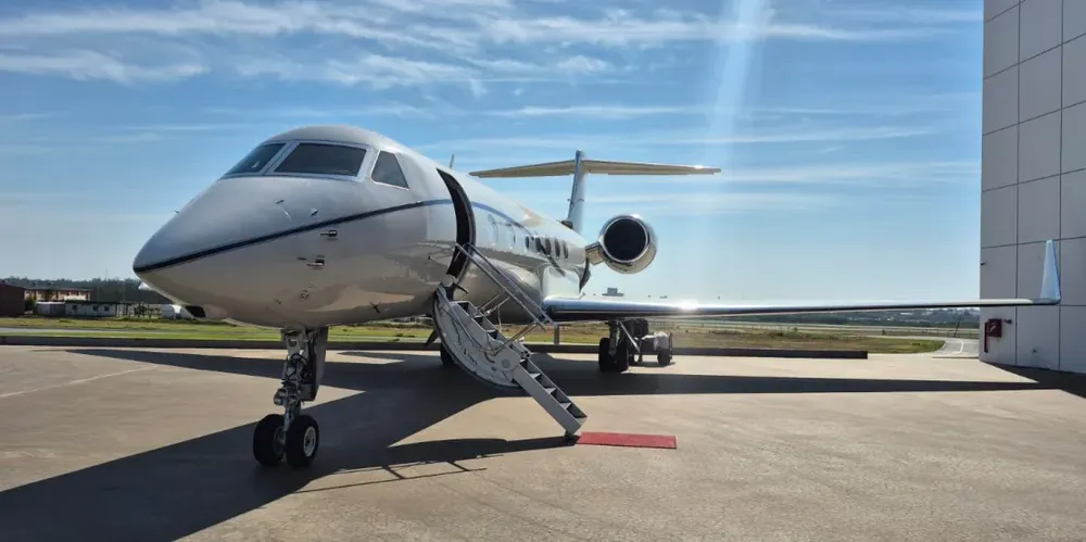 O avião vai ficar estacionado no Aeroporto Internacional de Brasília