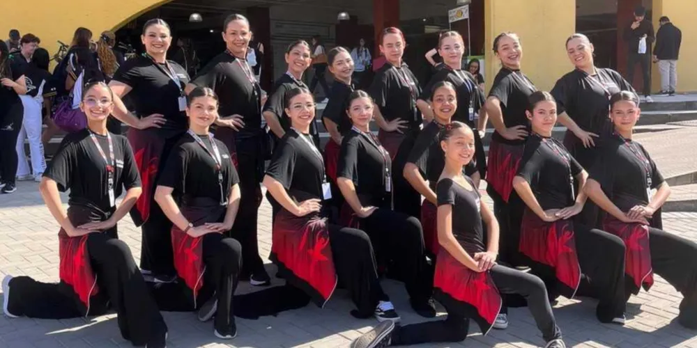 Dezesseis bailarinas de Telêmaco Borba participaram do evento