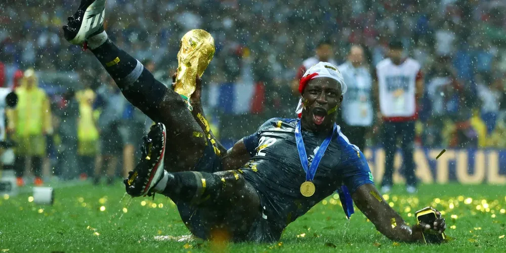 Benjamin Mendy comemorando a conquista da Copa do Mundo de 2018 pela França