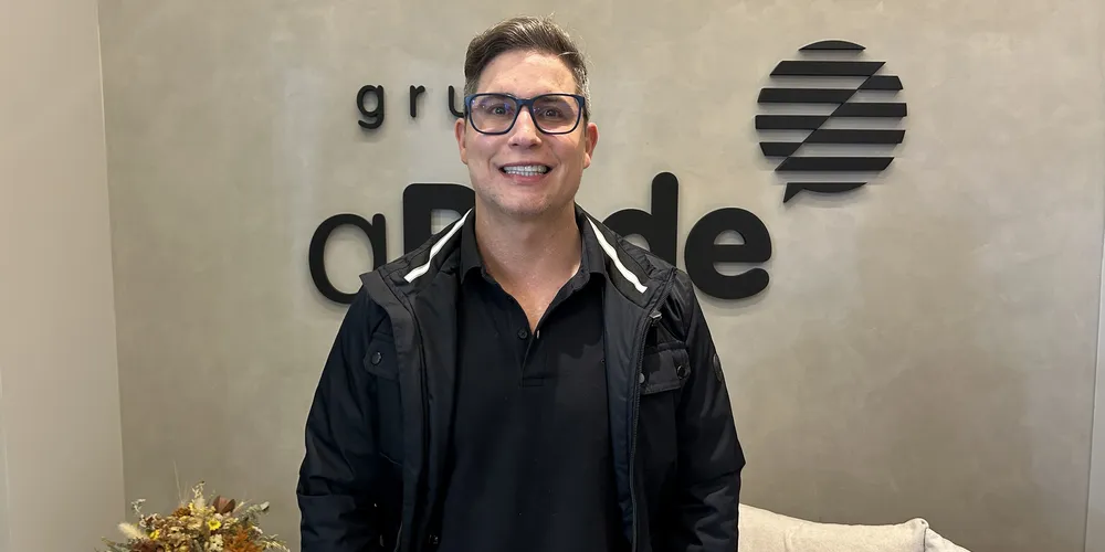 Breno Santos, diretor da Óticas Diniz em Ponta Grossa