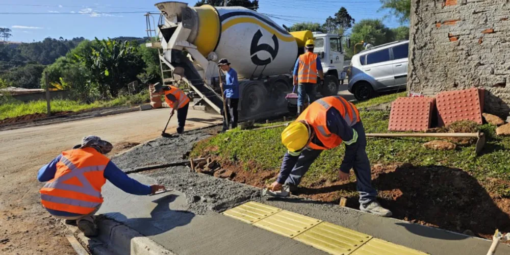 A distância em calçadas construídas é o suficiente para cobrir um percurso entre Ponta Grossa e Curitiba
