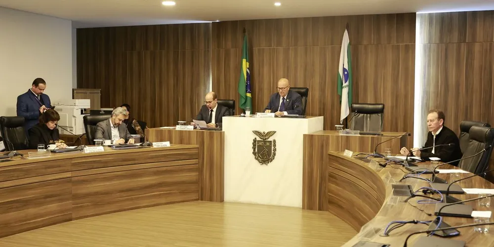 Reunião ocorreu no início da tarde desta segunda-feira (24)