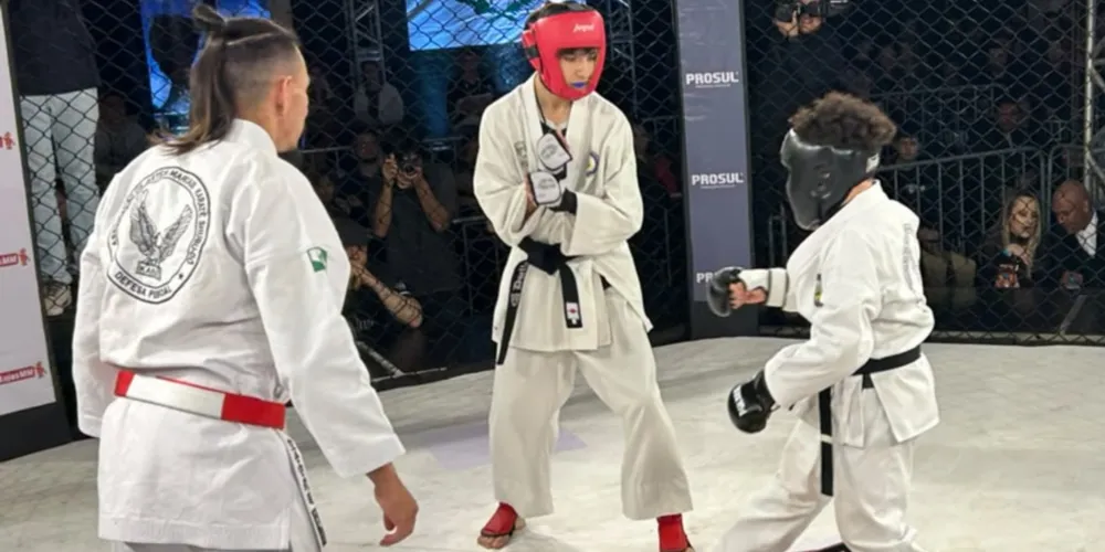 Otávio (de vermelho) venceu a primeira luta do CDL Show