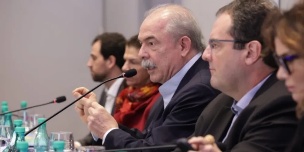 BNDES registra crescimento nas aprovações de crédito para o Paraná no primeiro semestre de 2026, impulsionando setores de infraestrutura, agropecuária e pequenos negócios