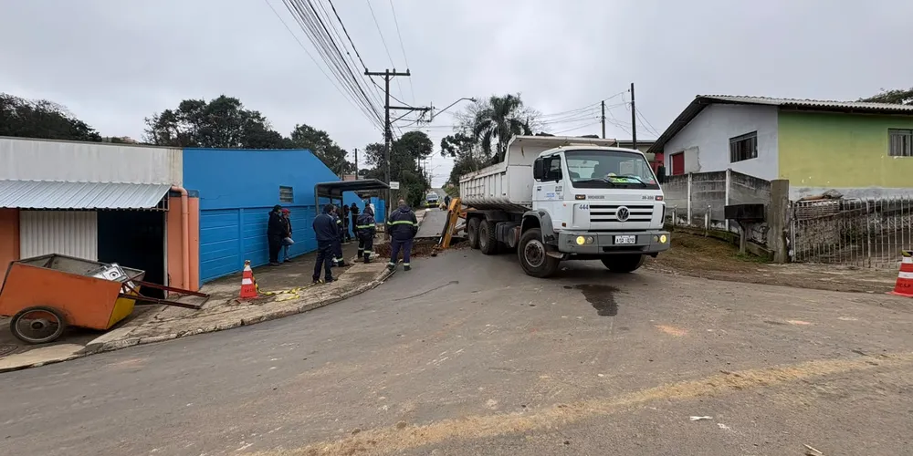 A Rua Vereador João Abraão Maia é bastante utilizada por representar uma ligação alternativa entre o bairro de Olarias