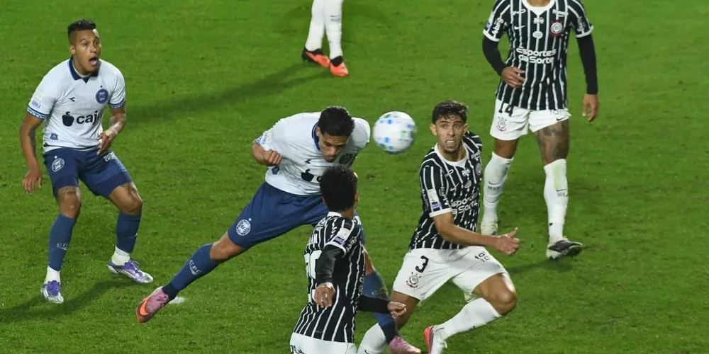 O triunfo fez o Coritiba saltar duas posições na tabela