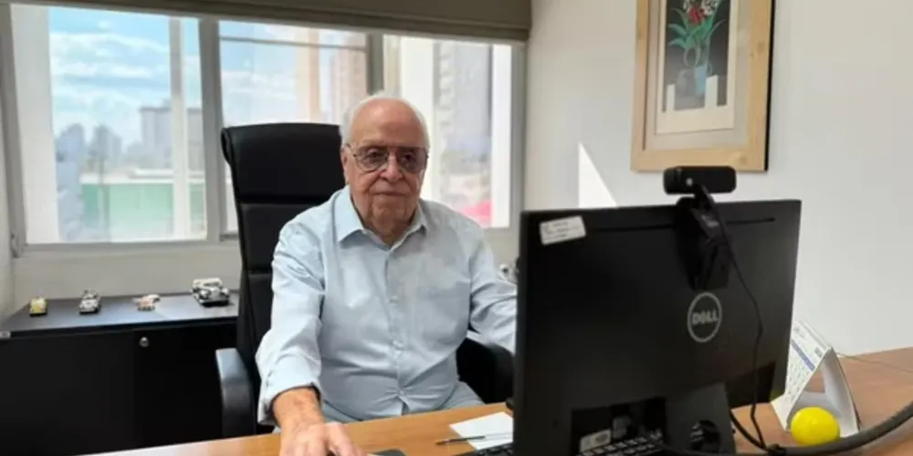 Dorival Dutra da Silva participa das atividades da empresa e continua exercendo suas funções como diretor administrativo do grupo aos 96 anos