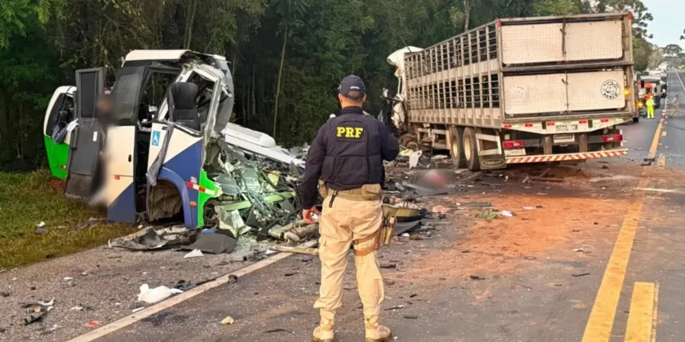 Equipe da Defensoria Pública do Paraná presta orientações jurídicas e suporte às famílias atingidas pela tragédia na BR-373