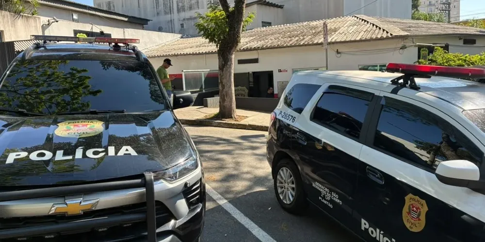 Os policiais não esclareceram, contudo, em que circunstâncias o homem tirou a própria vida