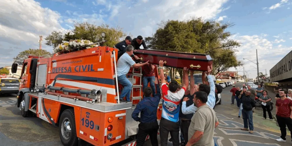 Despedida de Erick, motorista do micro-ônibus, foi marcada por dor e comoção em Imbituva