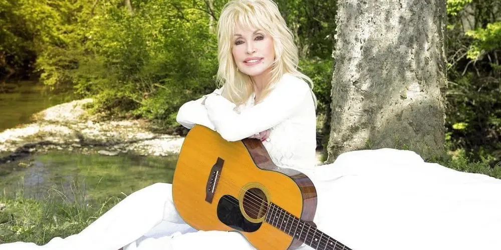 Dolly Parton recebeu prêmio do governo dos EUA por promover a paz