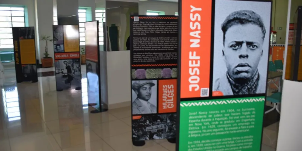 Exposição possui 23 painéis e traça um panorama da história