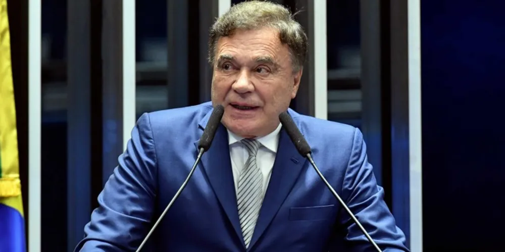 Álvaro Dias anunciou a desistência nessa segunda-feira (03)
