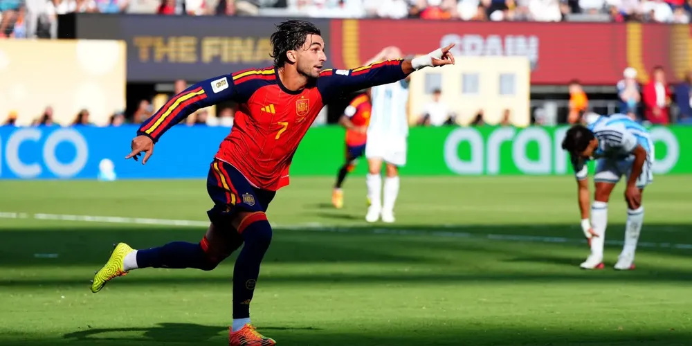 Ferrán Torres marcou o gol do título espanhol