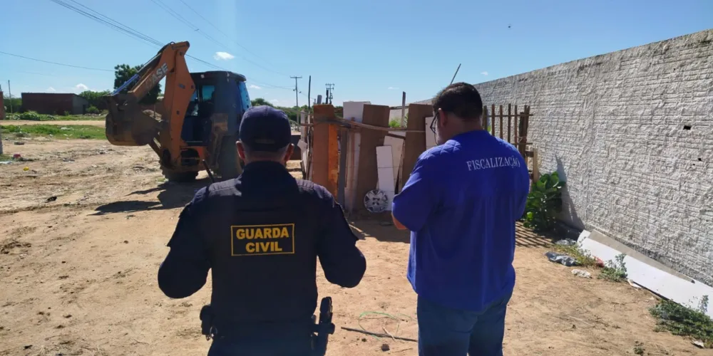 A ação tem como objetivo garantir a conservação dos imóveis e evitar o acúmulo de lixo