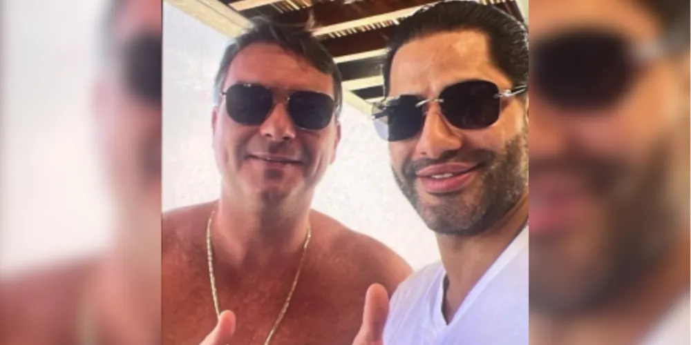 Montagem de Flávio Bolsonaro e Sicário